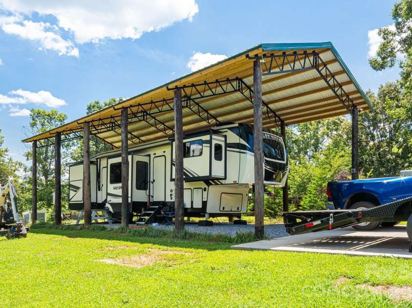 340 and 298 Apache Path, Marion, NC 28752.  MLS# CAR4405014, YatesRealty ID 43330. 