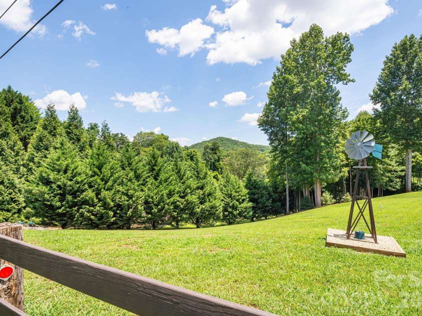 340 and 298 Apache Path, Marion, NC 28752.  MLS# CAR4405014, YatesRealty ID 43330. 