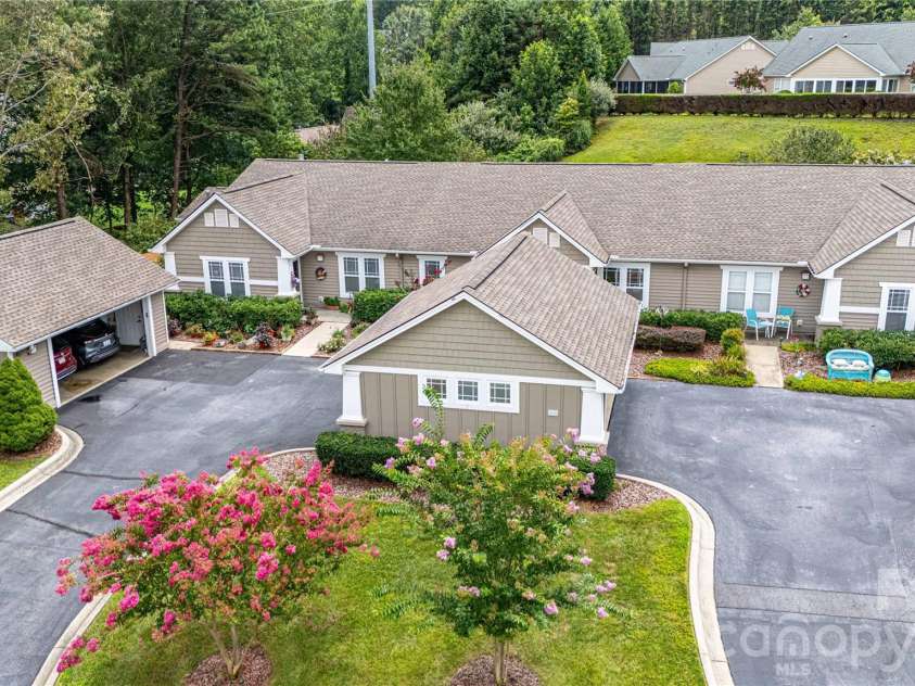 5303 Wood Duck Way, Hendersonville, NC 28792.  MLS# CAR4412210, YatesRealty ID 43331. 