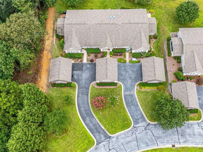 5303 Wood Duck Way, Hendersonville, NC 28792.  MLS# CAR4412210, YatesRealty ID 43331. 