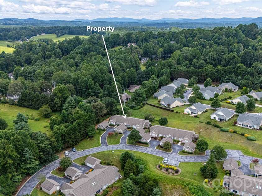 5303 Wood Duck Way, Hendersonville, NC 28792.  MLS# CAR4412210, YatesRealty ID 43331. 