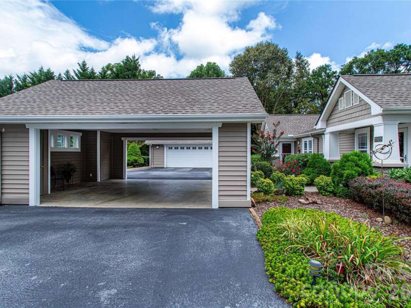 5303 Wood Duck Way, Hendersonville, NC 28792.  MLS# CAR4412210, YatesRealty ID 43331. 