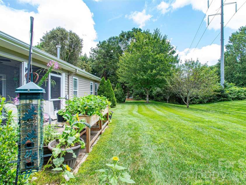 5303 Wood Duck Way, Hendersonville, NC 28792.  MLS# CAR4412210, YatesRealty ID 43331. 