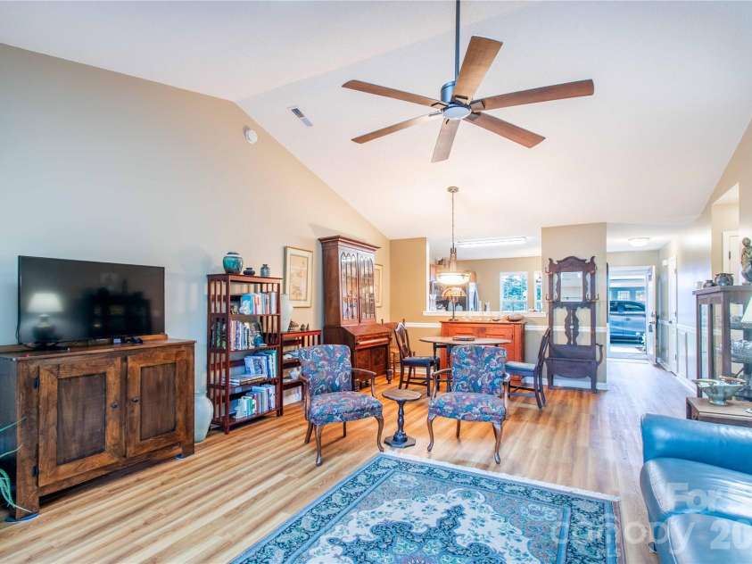5303 Wood Duck Way, Hendersonville, NC 28792.  MLS# CAR4412210, YatesRealty ID 43331. 