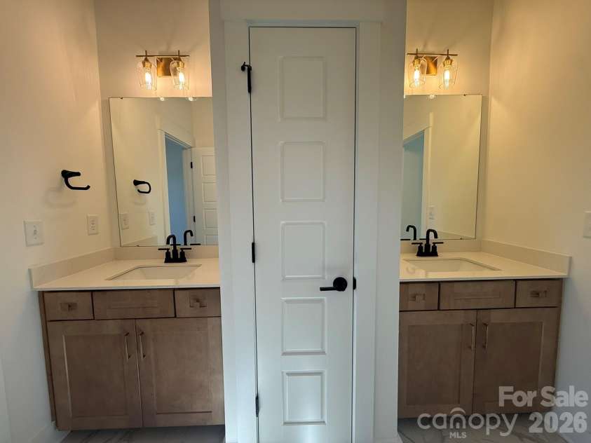 4475 Blue Mound Court, Stanley, NC 28164.  MLS# CAR4413577, YatesRealty ID 43332. Jack and Jill Bath