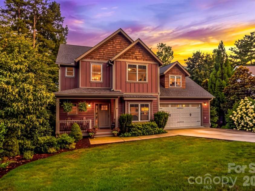 4 Old Bridge Circle, Fairview, NC 28730.  MLS# CAR4412402, YatesRealty ID 43333. 