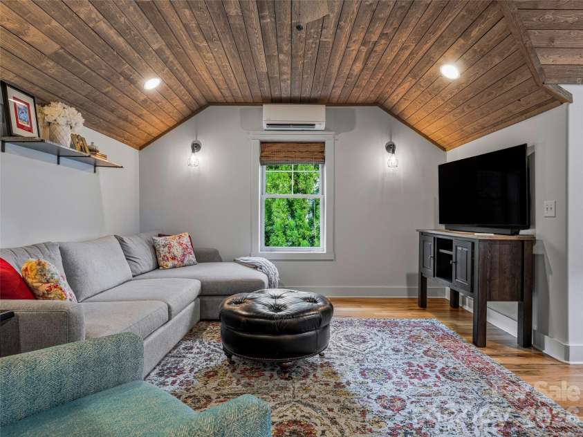 4 Old Bridge Circle, Fairview, NC 28730.  MLS# CAR4412402, YatesRealty ID 43333. 