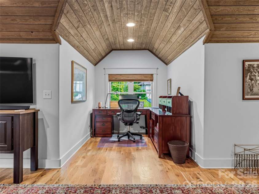 4 Old Bridge Circle, Fairview, NC 28730.  MLS# CAR4412402, YatesRealty ID 43333. 