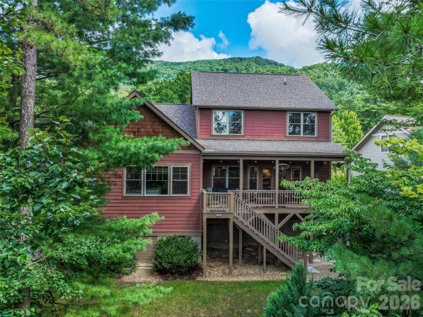 4 Old Bridge Circle, Fairview, NC 28730.  MLS# CAR4412402, YatesRealty ID 43333. 