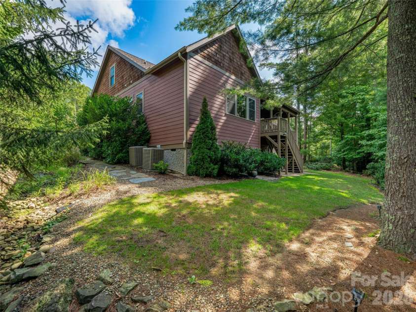 4 Old Bridge Circle, Fairview, NC 28730.  MLS# CAR4412402, YatesRealty ID 43333. 
