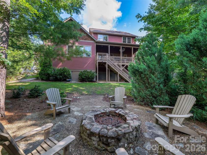 4 Old Bridge Circle, Fairview, NC 28730.  MLS# CAR4412402, YatesRealty ID 43333. 
