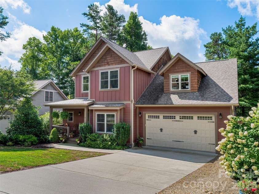 4 Old Bridge Circle, Fairview, NC 28730.  MLS# CAR4412402, YatesRealty ID 43333. 