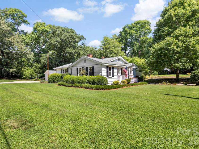 603 6th Street, Albemarle, NC 28001.  MLS# CAR4404180, YatesRealty ID 43334. 