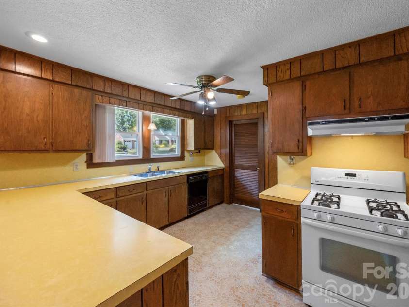 603 6th Street, Albemarle, NC 28001.  MLS# CAR4404180, YatesRealty ID 43334. 