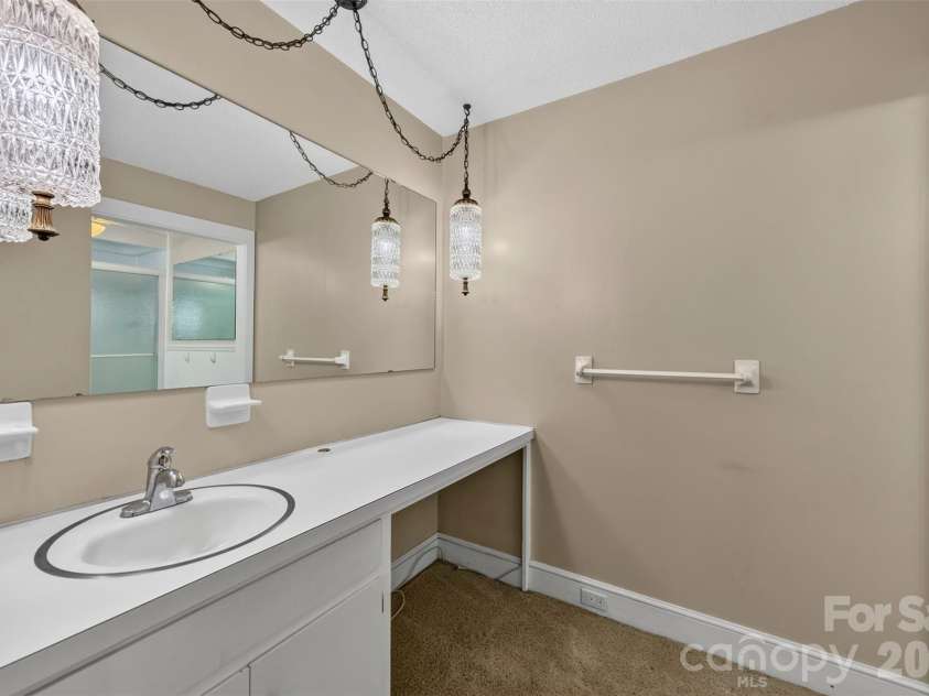 603 6th Street, Albemarle, NC 28001.  MLS# CAR4404180, YatesRealty ID 43334. 