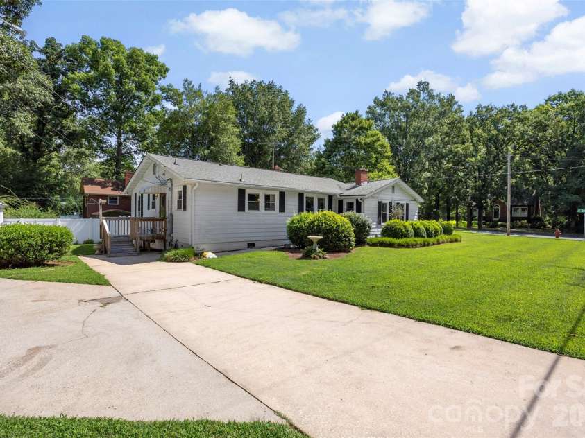 603 6th Street, Albemarle, NC 28001.  MLS# CAR4404180, YatesRealty ID 43334. 