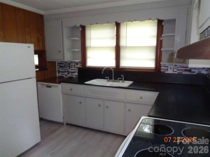 3181 & 3177 Morganton Boulevard, Lenoir, NC 28645.  MLS# CAR4417187, YatesRealty ID 43336. 