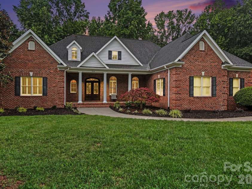 314 Glenview Drive, Salisbury, NC 28147.  MLS# CAR4411797, YatesRealty ID 43338. 