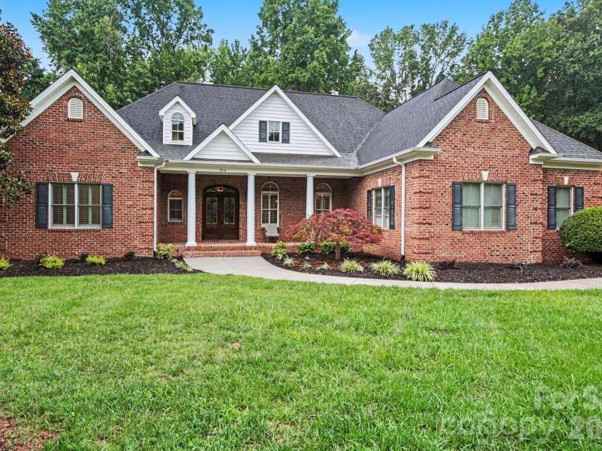 314 Glenview Drive, Salisbury, NC 28147.  MLS# CAR4411797, YatesRealty ID 43338. 