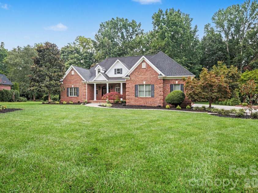314 Glenview Drive, Salisbury, NC 28147.  MLS# CAR4411797, YatesRealty ID 43338. 