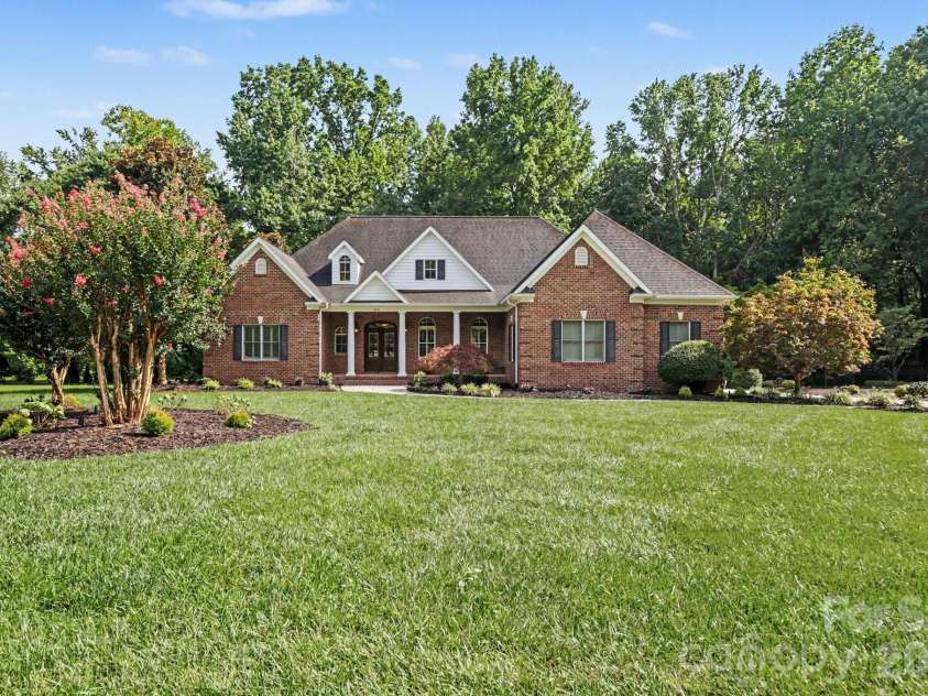 314 Glenview Drive, Salisbury, NC 28147.  MLS# CAR4411797, YatesRealty ID 43338. 