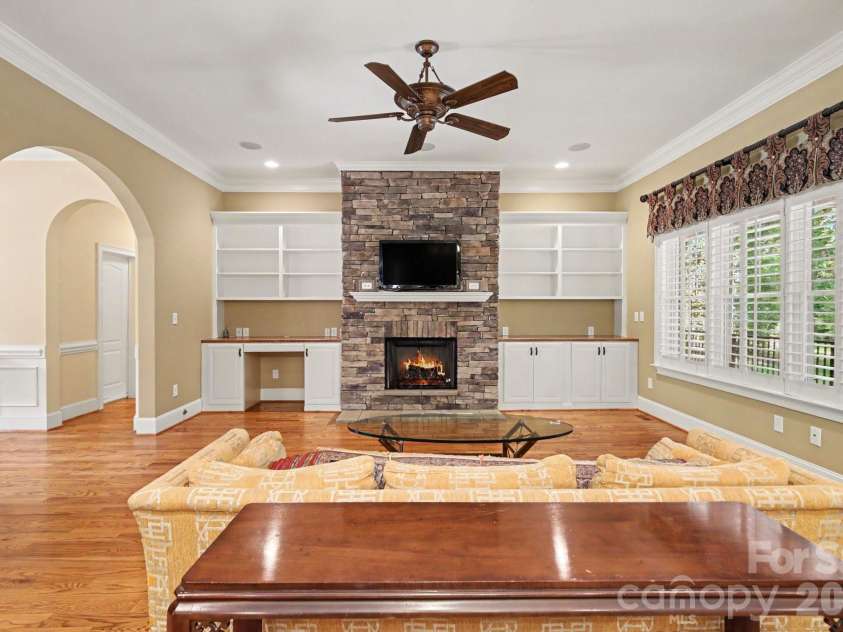 314 Glenview Drive, Salisbury, NC 28147.  MLS# CAR4411797, YatesRealty ID 43338. 