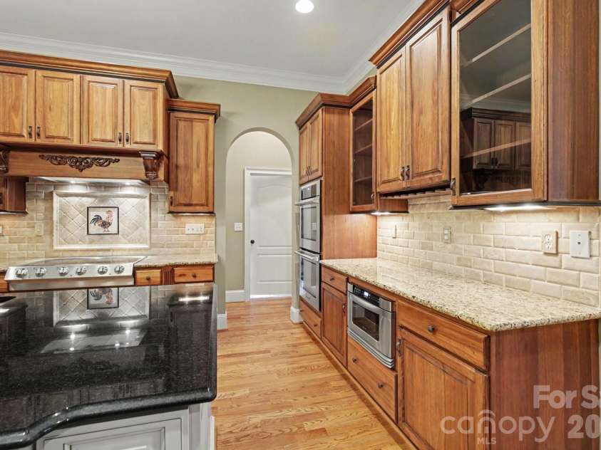 314 Glenview Drive, Salisbury, NC 28147.  MLS# CAR4411797, YatesRealty ID 43338. 