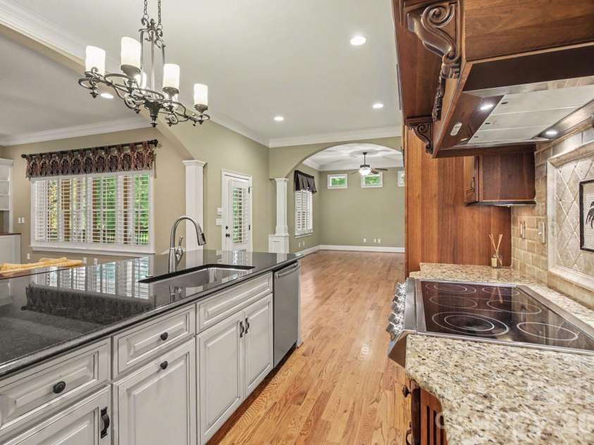 314 Glenview Drive, Salisbury, NC 28147.  MLS# CAR4411797, YatesRealty ID 43338. 