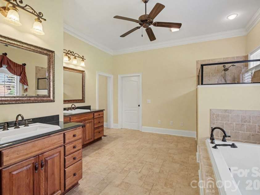 314 Glenview Drive, Salisbury, NC 28147.  MLS# CAR4411797, YatesRealty ID 43338. 