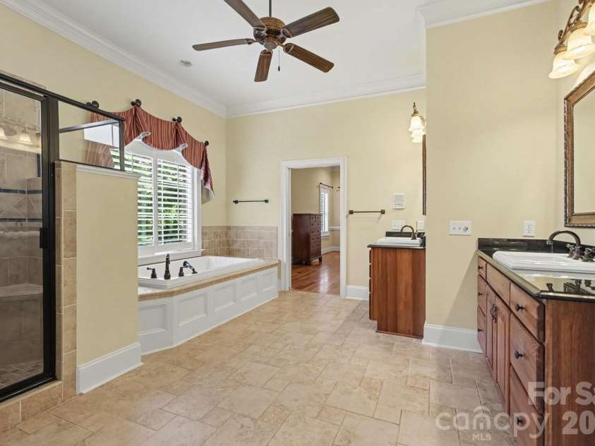 314 Glenview Drive, Salisbury, NC 28147.  MLS# CAR4411797, YatesRealty ID 43338. 