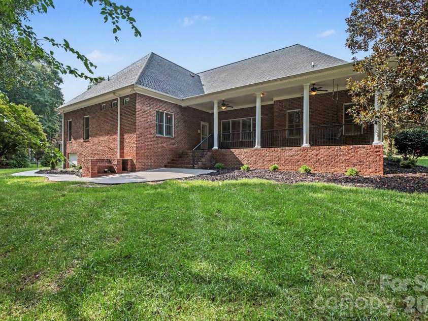 314 Glenview Drive, Salisbury, NC 28147.  MLS# CAR4411797, YatesRealty ID 43338. 