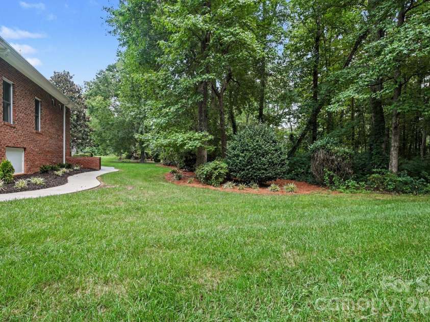 314 Glenview Drive, Salisbury, NC 28147.  MLS# CAR4411797, YatesRealty ID 43338. 