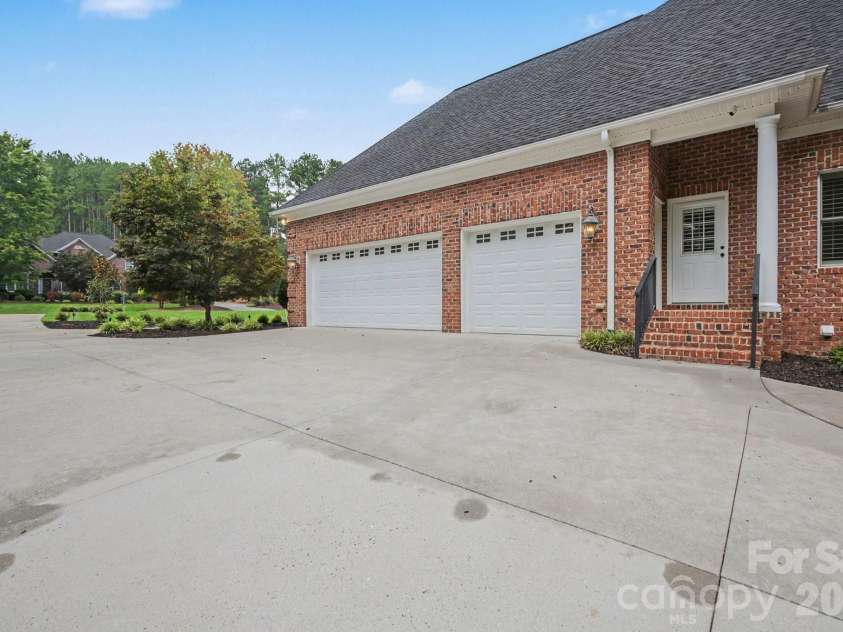 314 Glenview Drive, Salisbury, NC 28147.  MLS# CAR4411797, YatesRealty ID 43338. 
