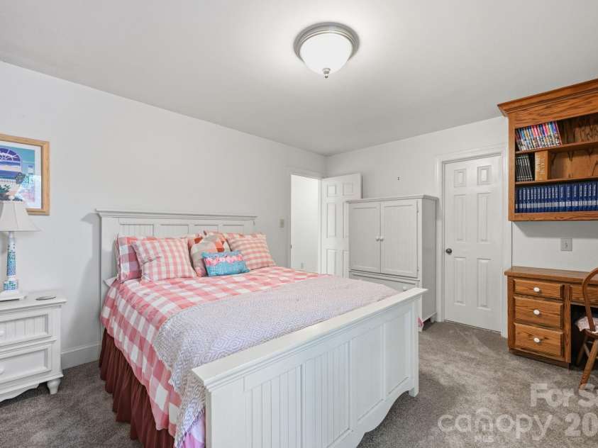 4620 Fairvista Drive, Charlotte, NC 28269.  MLS# CAR4411125, YatesRealty ID 43339. Bedroom