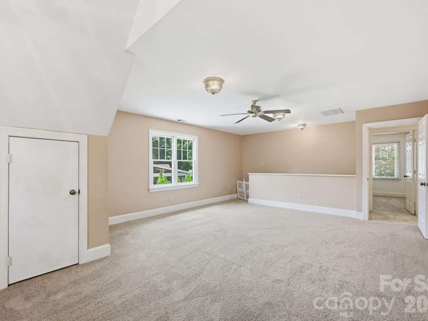 4620 Fairvista Drive, Charlotte, NC 28269.  MLS# CAR4411125, YatesRealty ID 43339. Bonus Room