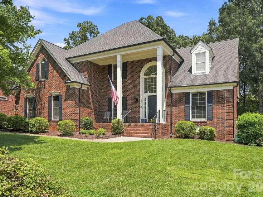 4620 Fairvista Drive, Charlotte, NC 28269.  MLS# CAR4411125, YatesRealty ID 43339. Frontal View
