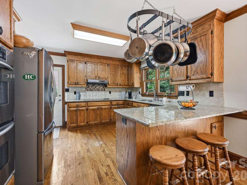 4620 Fairvista Drive, Charlotte, NC 28269.  MLS# CAR4411125, YatesRealty ID 43339. Kitchen