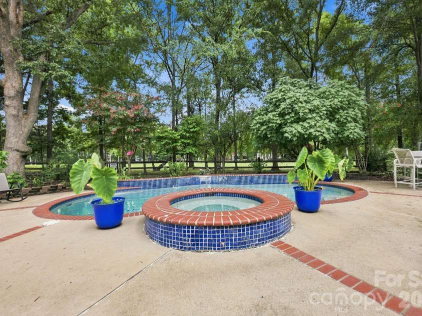 4620 Fairvista Drive, Charlotte, NC 28269.  MLS# CAR4411125, YatesRealty ID 43339. Pool/Spa