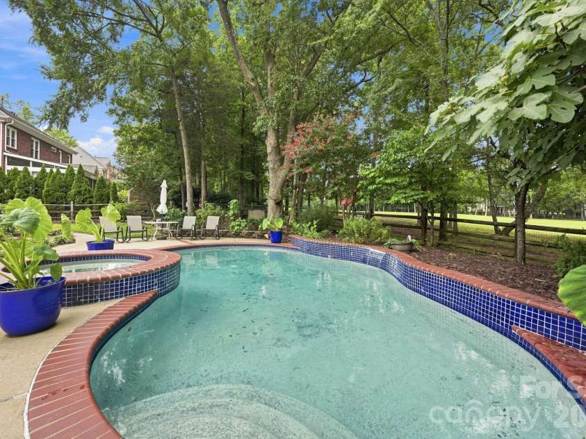 4620 Fairvista Drive, Charlotte, NC 28269.  MLS# CAR4411125, YatesRealty ID 43339. Pool/Spa