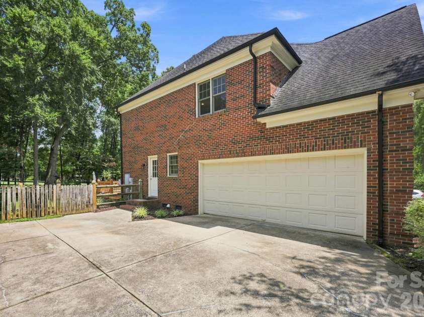 4620 Fairvista Drive, Charlotte, NC 28269.  MLS# CAR4411125, YatesRealty ID 43339. Side View