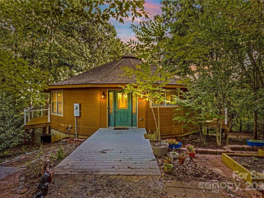 241 Spring Shore Road, Statesville, NC 28677.  MLS# CAR4181871, YatesRealty ID 4334. 