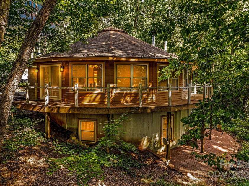 241 Spring Shore Road, Statesville, NC 28677.  MLS# CAR4181871, YatesRealty ID 4334. 