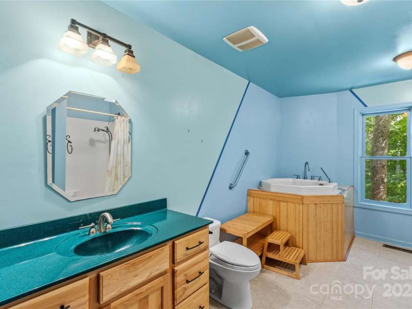 241 Spring Shore Road, Statesville, NC 28677.  MLS# CAR4181871, YatesRealty ID 4334. 