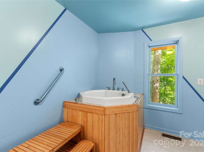 241 Spring Shore Road, Statesville, NC 28677.  MLS# CAR4181871, YatesRealty ID 4334. 