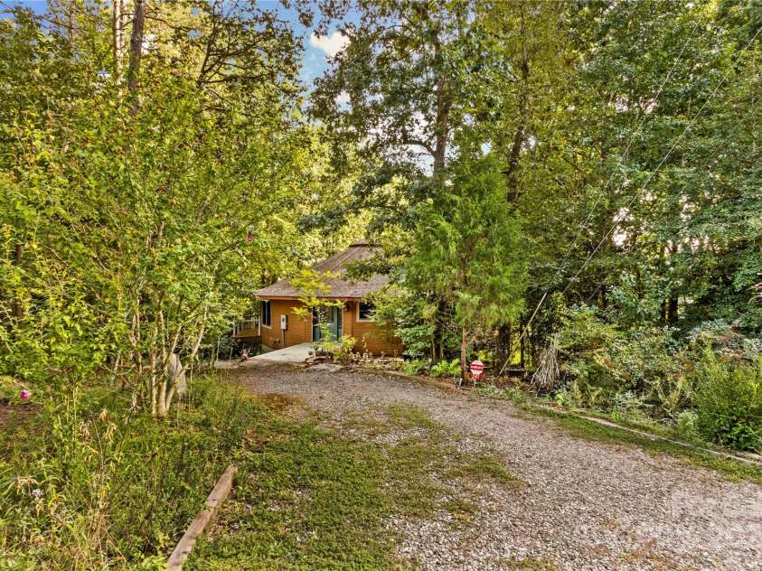 241 Spring Shore Road, Statesville, NC 28677.  MLS# CAR4181871, YatesRealty ID 4334. 