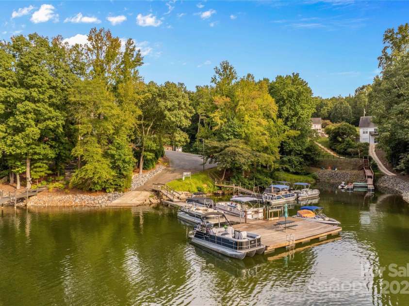 241 Spring Shore Road, Statesville, NC 28677.  MLS# CAR4181871, YatesRealty ID 4334. 