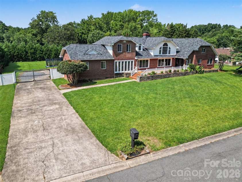 5914 Hanna Court, Charlotte, NC 28212.  MLS# CAR4409124, YatesRealty ID 43340. 