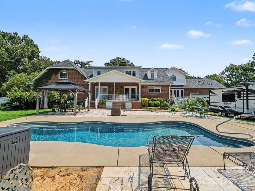5914 Hanna Court, Charlotte, NC 28212.  MLS# CAR4409124, YatesRealty ID 43340. 