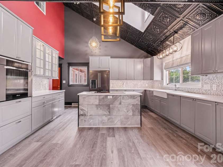 5914 Hanna Court, Charlotte, NC 28212.  MLS# CAR4409124, YatesRealty ID 43340. 