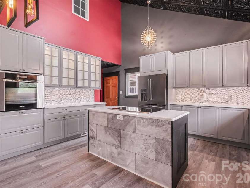 5914 Hanna Court, Charlotte, NC 28212.  MLS# CAR4409124, YatesRealty ID 43340. 